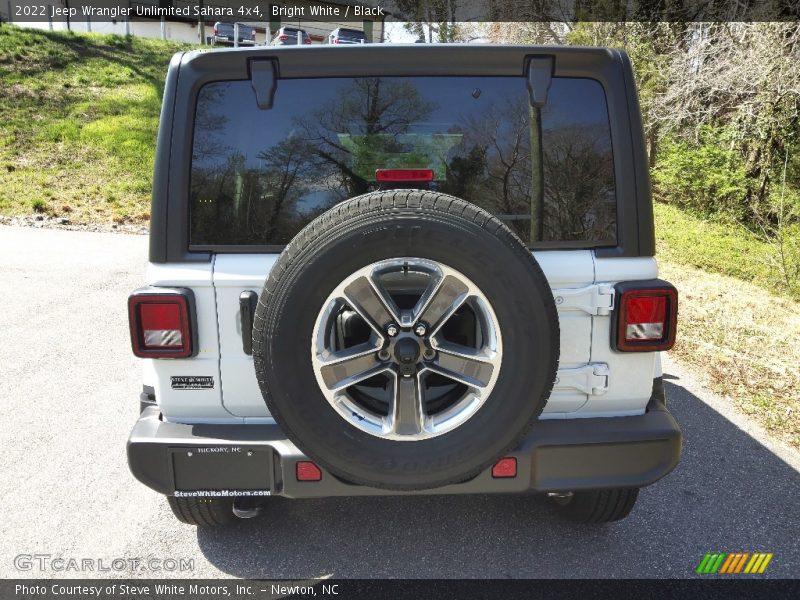Bright White / Black 2022 Jeep Wrangler Unlimited Sahara 4x4