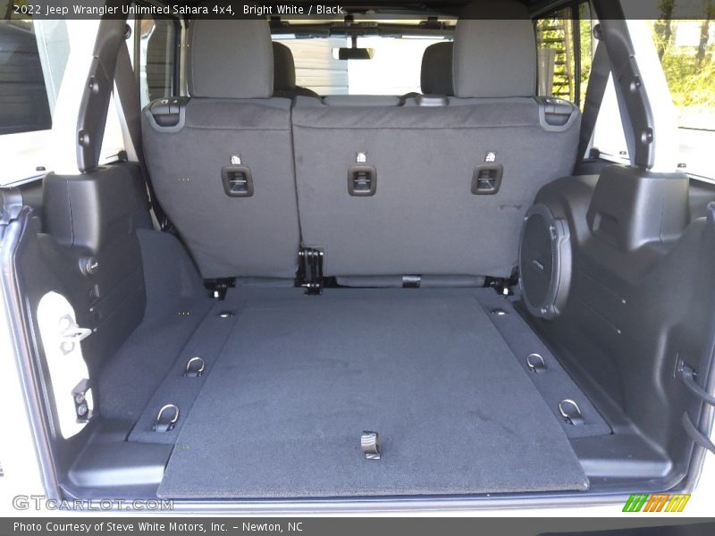 Bright White / Black 2022 Jeep Wrangler Unlimited Sahara 4x4