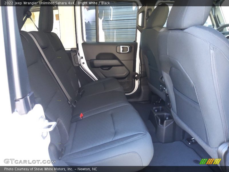 Bright White / Black 2022 Jeep Wrangler Unlimited Sahara 4x4