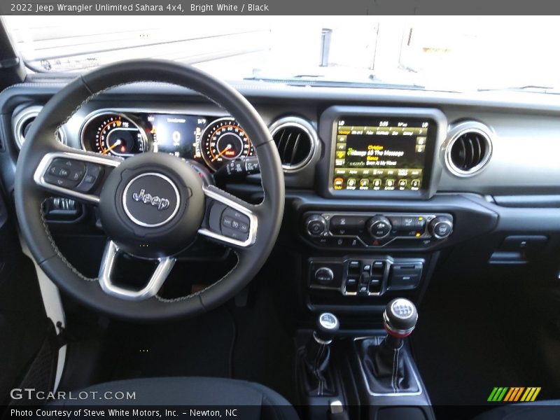 Bright White / Black 2022 Jeep Wrangler Unlimited Sahara 4x4