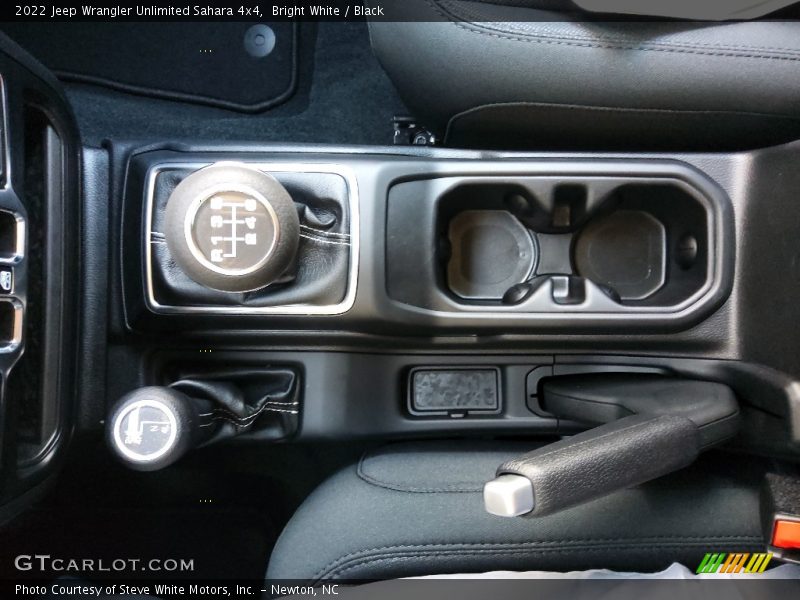  2022 Wrangler Unlimited Sahara 4x4 6 Speed Manual Shifter