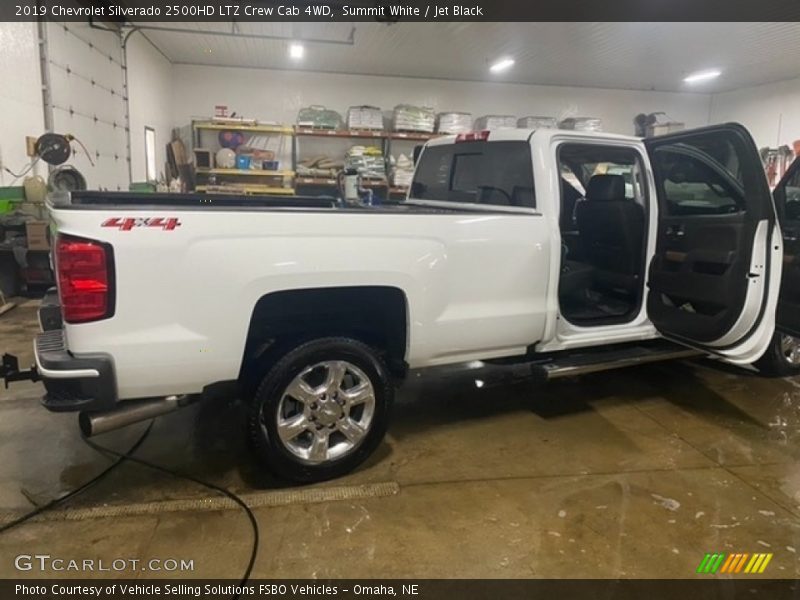 Summit White / Jet Black 2019 Chevrolet Silverado 2500HD LTZ Crew Cab 4WD