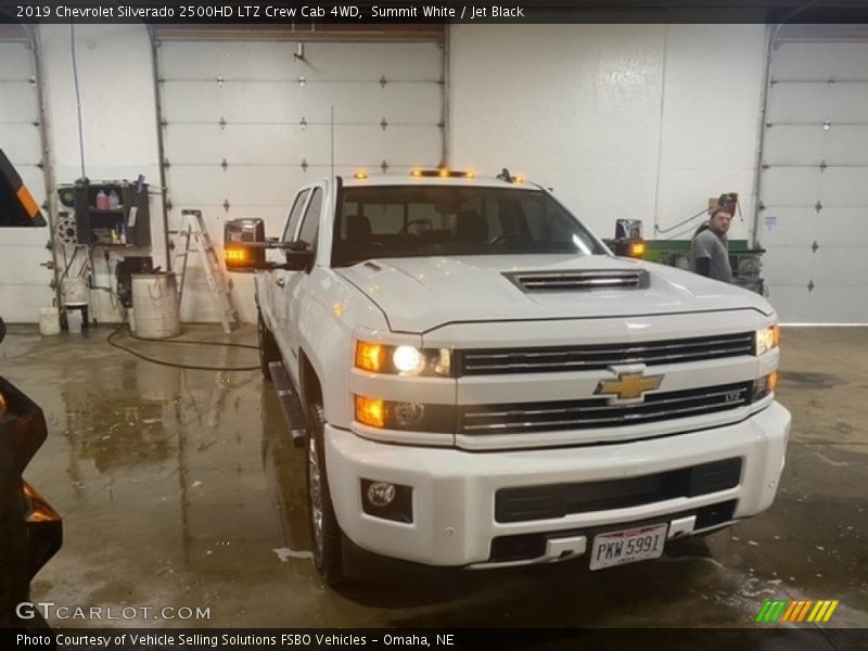 Summit White / Jet Black 2019 Chevrolet Silverado 2500HD LTZ Crew Cab 4WD