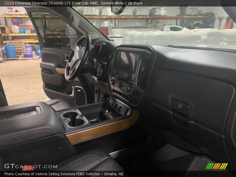 Summit White / Jet Black 2019 Chevrolet Silverado 2500HD LTZ Crew Cab 4WD