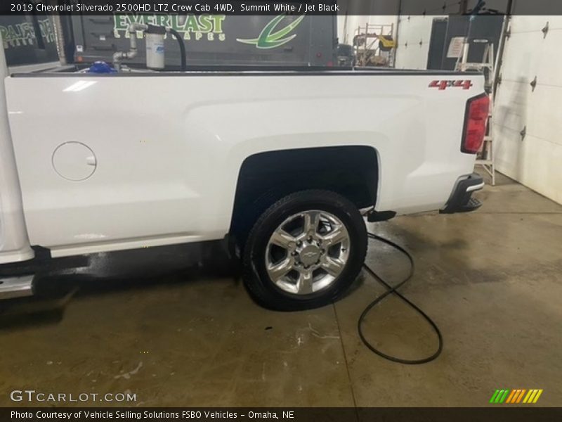 Summit White / Jet Black 2019 Chevrolet Silverado 2500HD LTZ Crew Cab 4WD