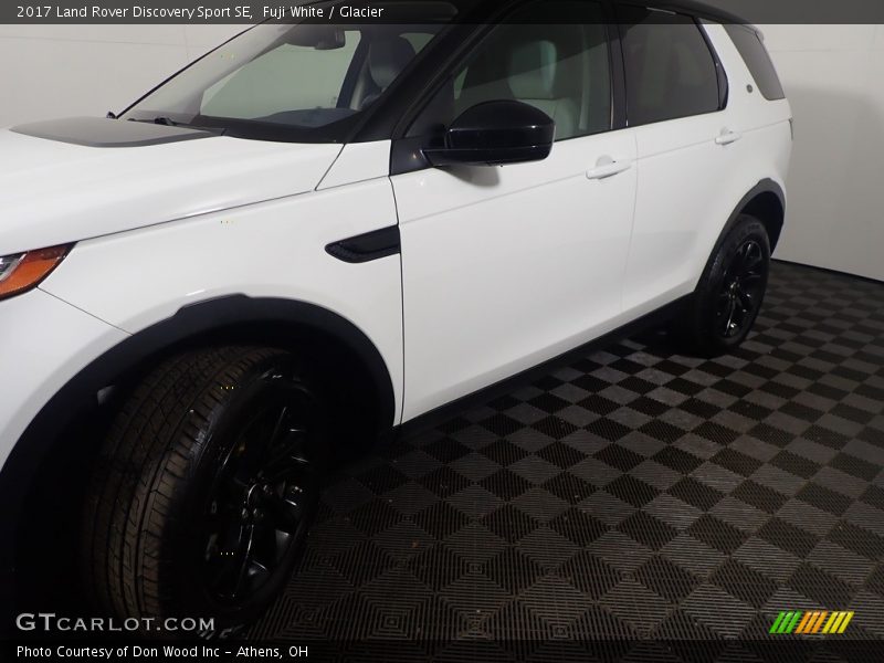 Fuji White / Glacier 2017 Land Rover Discovery Sport SE