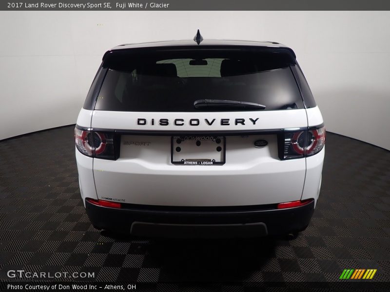 Fuji White / Glacier 2017 Land Rover Discovery Sport SE