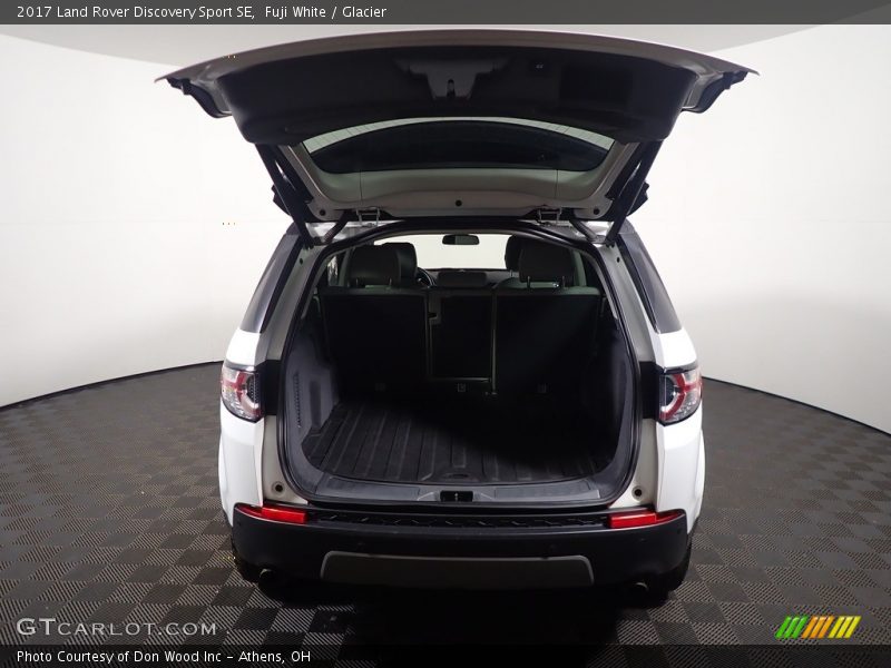 Fuji White / Glacier 2017 Land Rover Discovery Sport SE