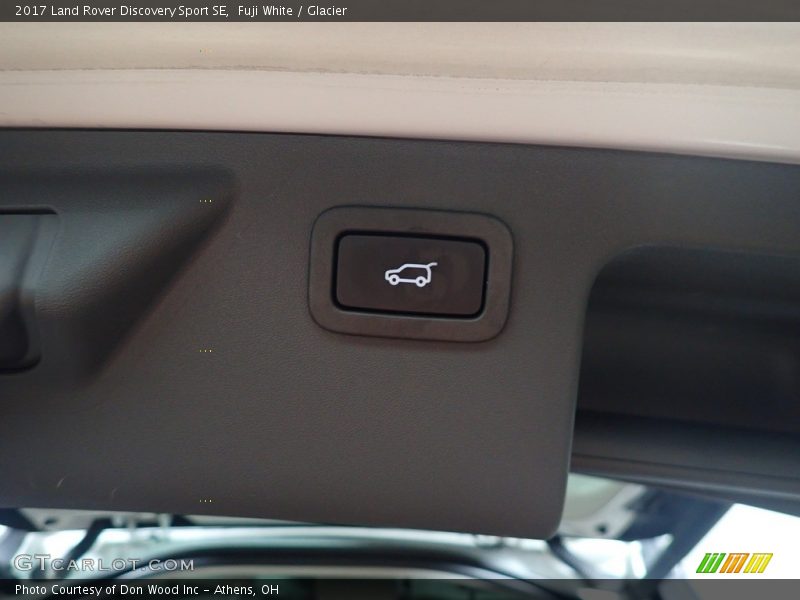 Fuji White / Glacier 2017 Land Rover Discovery Sport SE
