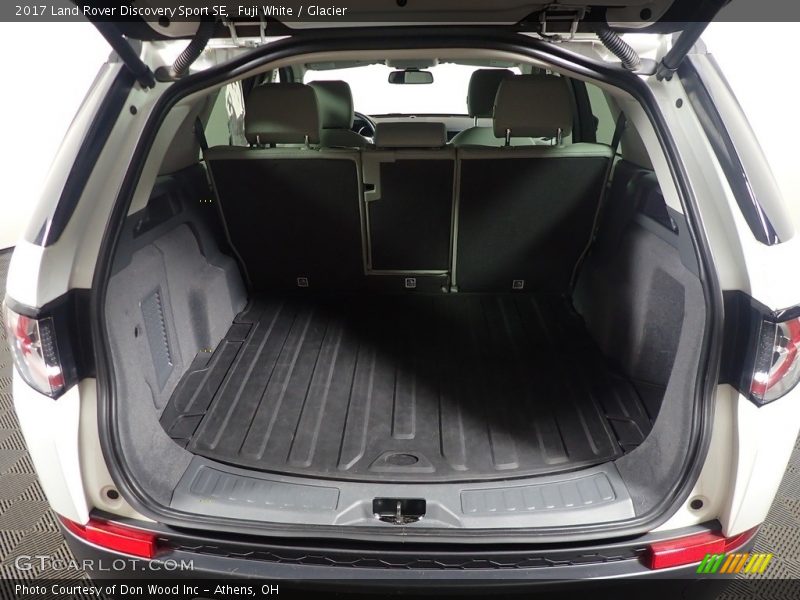 Fuji White / Glacier 2017 Land Rover Discovery Sport SE