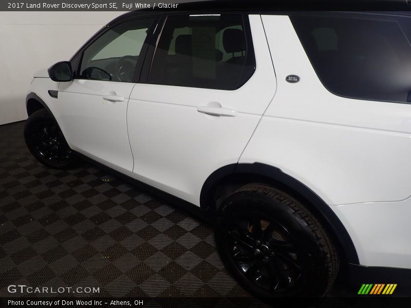 Fuji White / Glacier 2017 Land Rover Discovery Sport SE