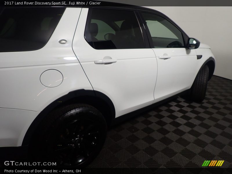 Fuji White / Glacier 2017 Land Rover Discovery Sport SE
