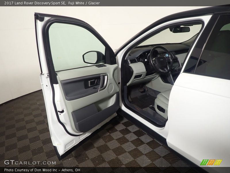 Fuji White / Glacier 2017 Land Rover Discovery Sport SE