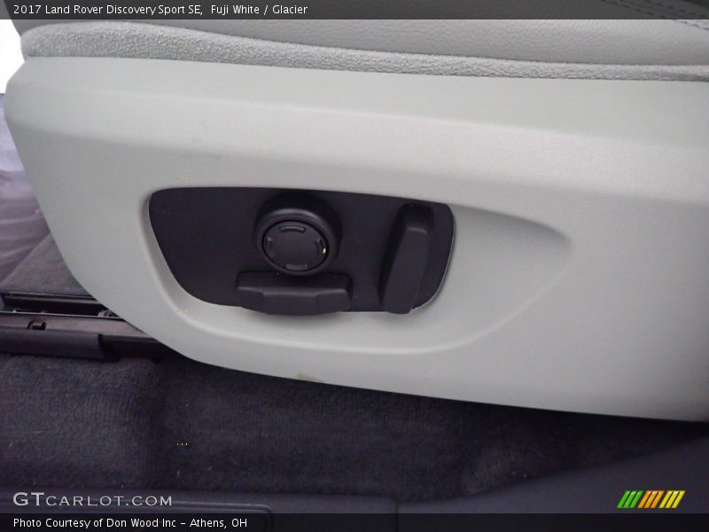 Fuji White / Glacier 2017 Land Rover Discovery Sport SE