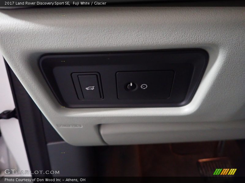 Fuji White / Glacier 2017 Land Rover Discovery Sport SE