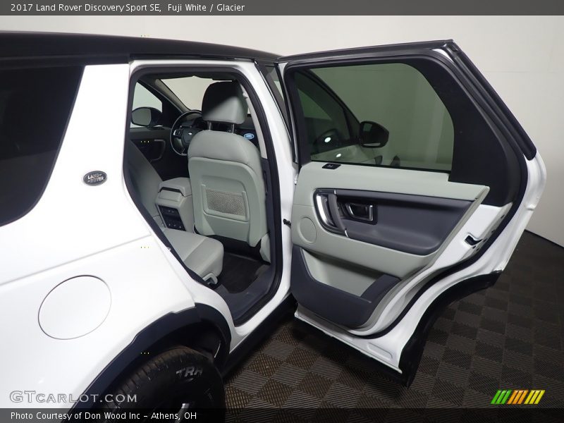 Fuji White / Glacier 2017 Land Rover Discovery Sport SE