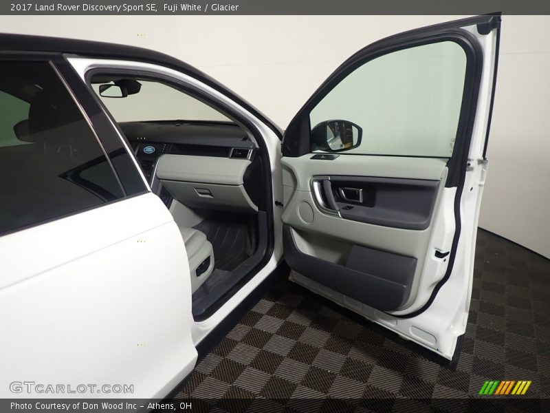 Fuji White / Glacier 2017 Land Rover Discovery Sport SE