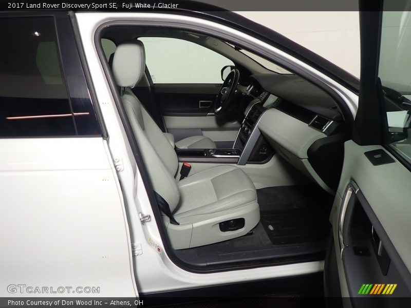 Fuji White / Glacier 2017 Land Rover Discovery Sport SE