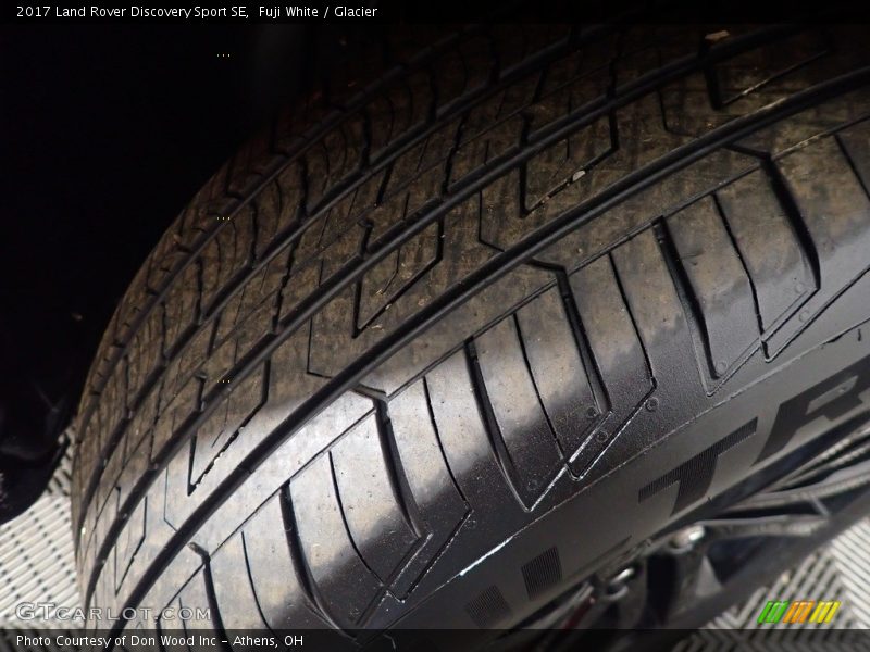 Fuji White / Glacier 2017 Land Rover Discovery Sport SE