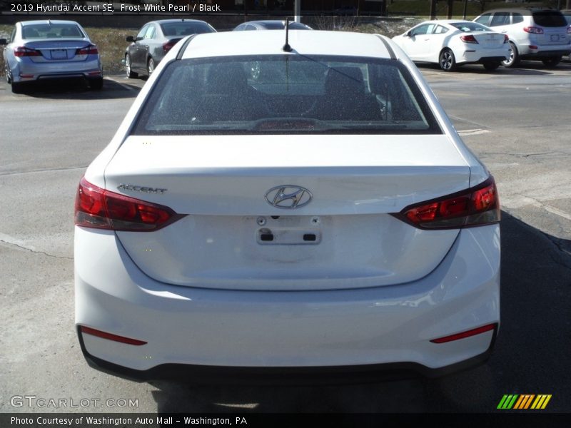 Frost White Pearl / Black 2019 Hyundai Accent SE