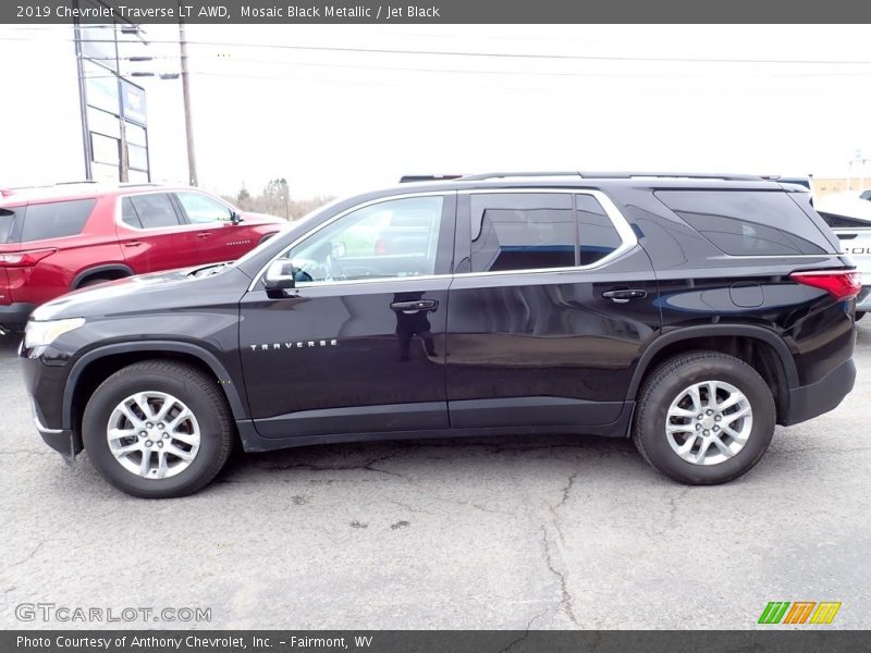 Mosaic Black Metallic / Jet Black 2019 Chevrolet Traverse LT AWD