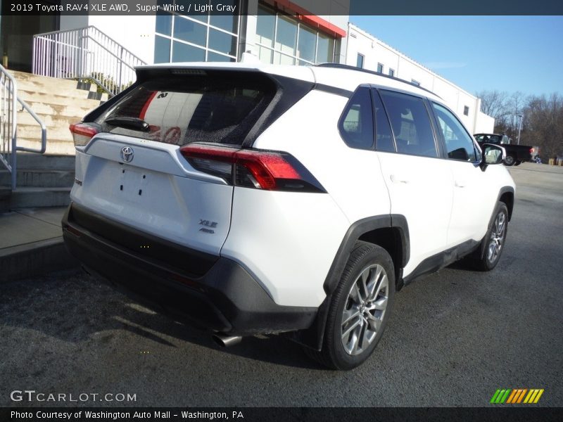 Super White / Light Gray 2019 Toyota RAV4 XLE AWD
