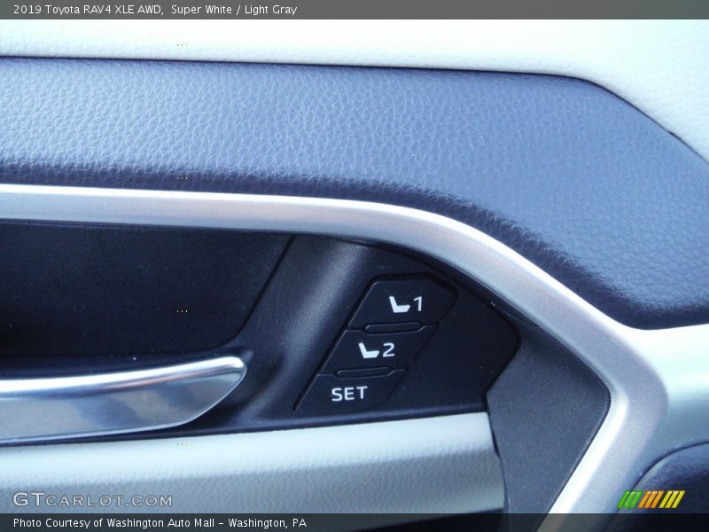 Super White / Light Gray 2019 Toyota RAV4 XLE AWD