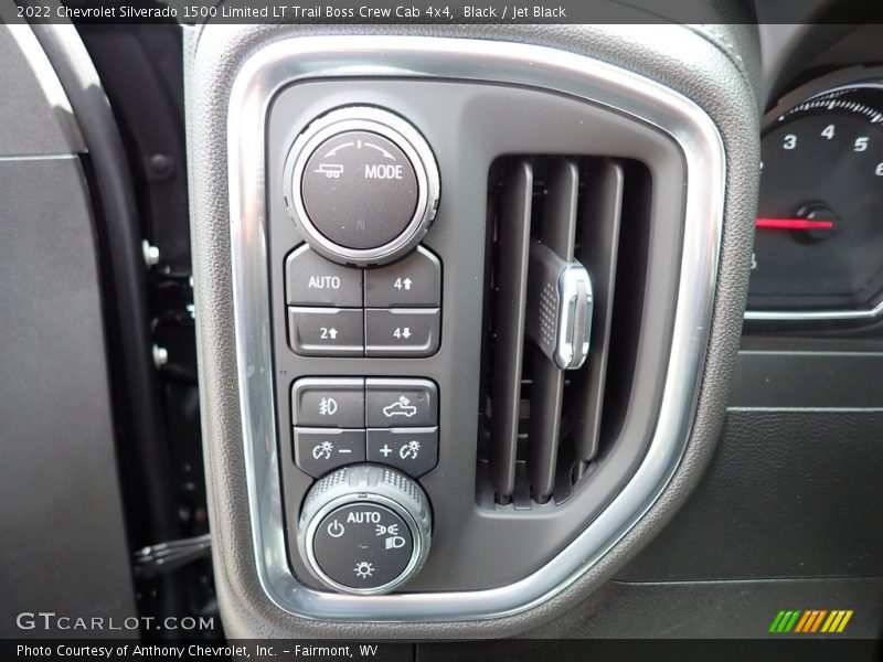 Controls of 2022 Silverado 1500 Limited LT Trail Boss Crew Cab 4x4