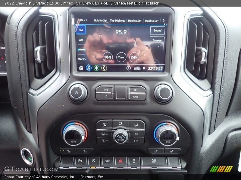 Controls of 2022 Silverado 1500 Limited RST Crew Cab 4x4