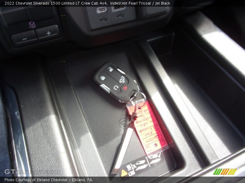 Iridescent Pearl Tricoat / Jet Black 2022 Chevrolet Silverado 1500 Limited LT Crew Cab 4x4