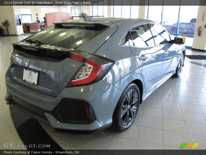 Sonic Gray Pearl / Black 2019 Honda Civic EX Hatchback