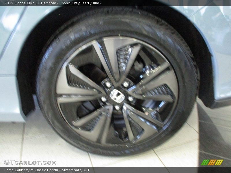 Sonic Gray Pearl / Black 2019 Honda Civic EX Hatchback