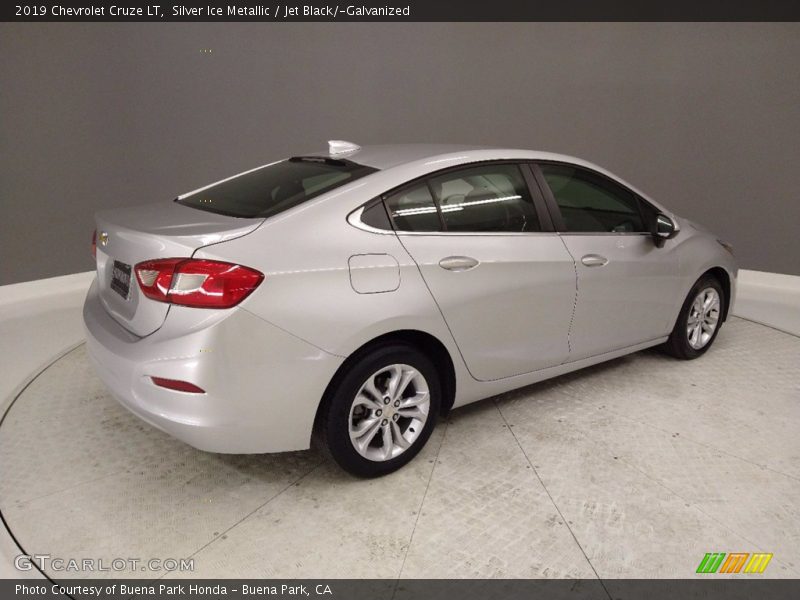 Silver Ice Metallic / Jet Black/­Galvanized 2019 Chevrolet Cruze LT
