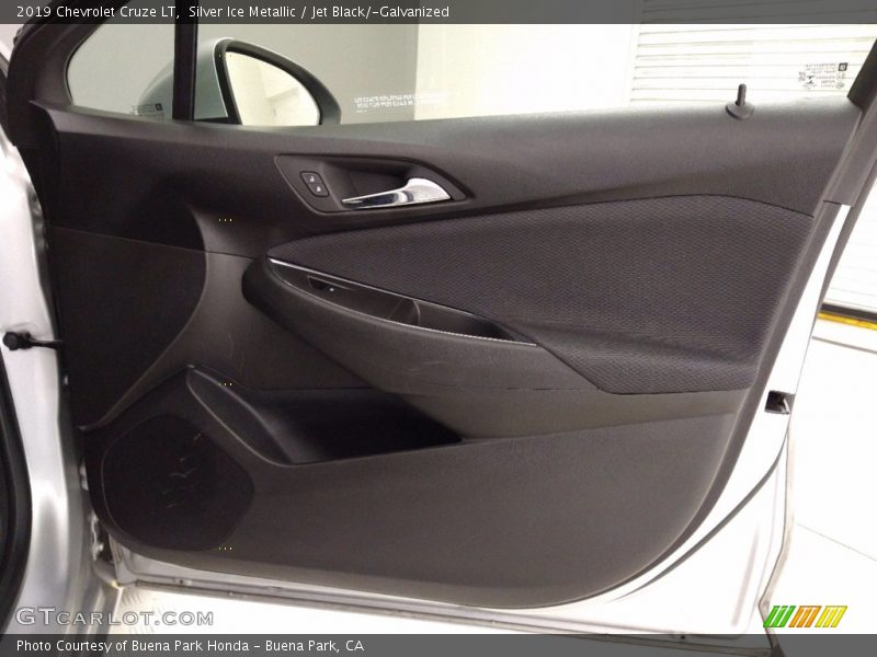 Silver Ice Metallic / Jet Black/­Galvanized 2019 Chevrolet Cruze LT
