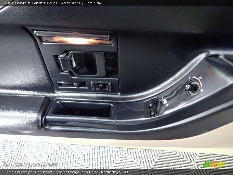 Arctic White / Light Gray 1994 Chevrolet Corvette Coupe