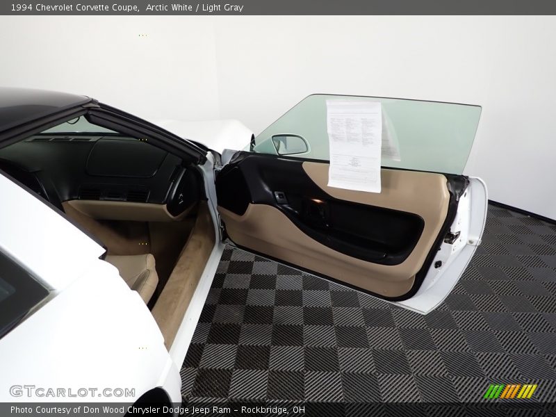 Arctic White / Light Gray 1994 Chevrolet Corvette Coupe