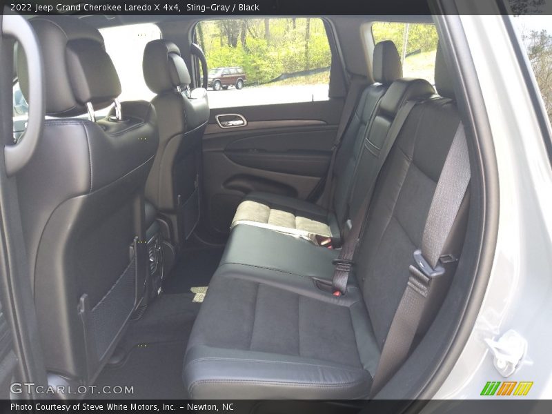Sting-Gray / Black 2022 Jeep Grand Cherokee Laredo X 4x4