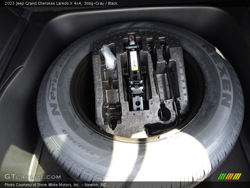 Sting-Gray / Black 2022 Jeep Grand Cherokee Laredo X 4x4