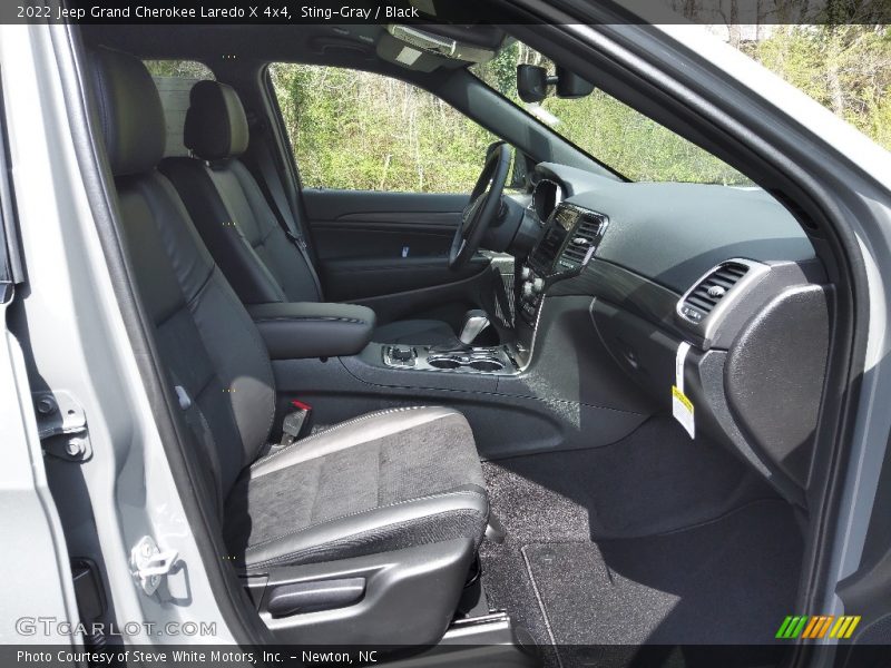 Sting-Gray / Black 2022 Jeep Grand Cherokee Laredo X 4x4