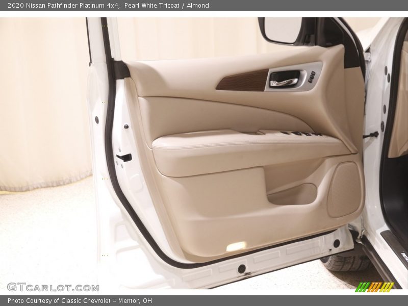 Pearl White Tricoat / Almond 2020 Nissan Pathfinder Platinum 4x4