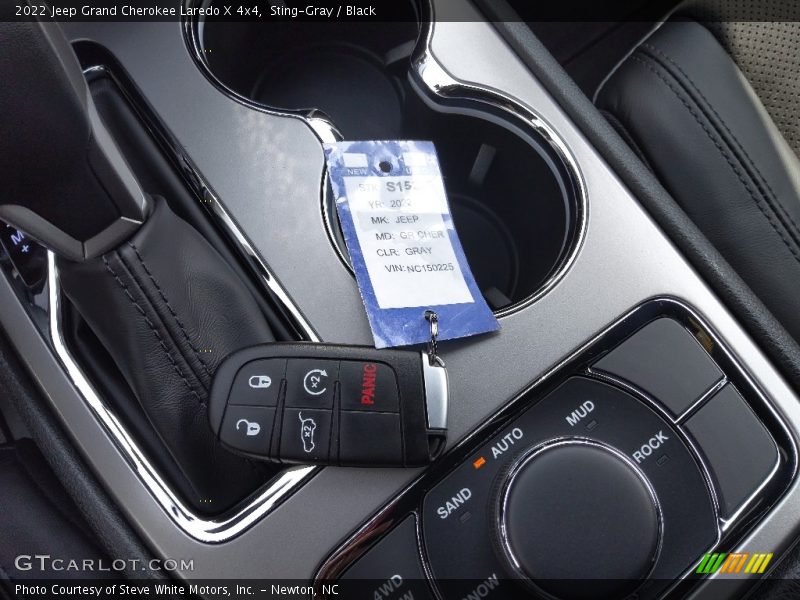 Sting-Gray / Black 2022 Jeep Grand Cherokee Laredo X 4x4