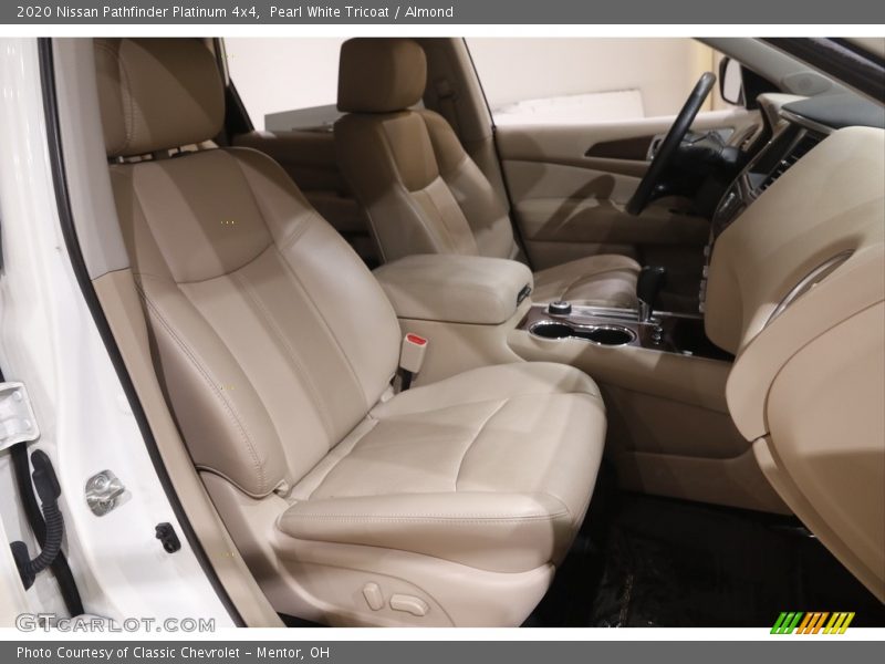 Pearl White Tricoat / Almond 2020 Nissan Pathfinder Platinum 4x4