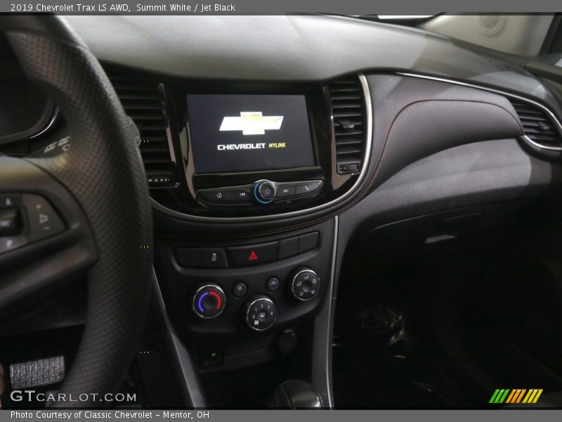 Summit White / Jet Black 2019 Chevrolet Trax LS AWD