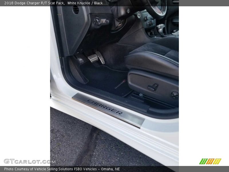 White Knuckle / Black 2018 Dodge Charger R/T Scat Pack