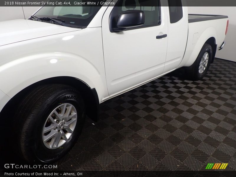 Glacier White / Graphite 2018 Nissan Frontier SV King Cab 4x4