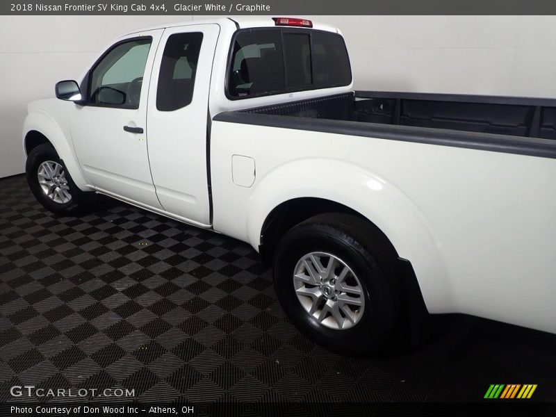 Glacier White / Graphite 2018 Nissan Frontier SV King Cab 4x4
