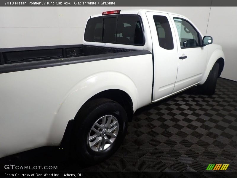 Glacier White / Graphite 2018 Nissan Frontier SV King Cab 4x4
