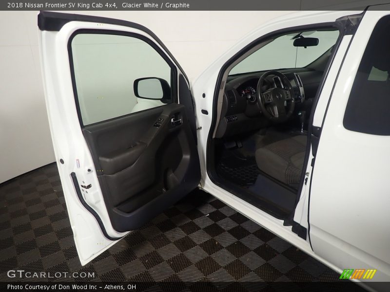 Glacier White / Graphite 2018 Nissan Frontier SV King Cab 4x4