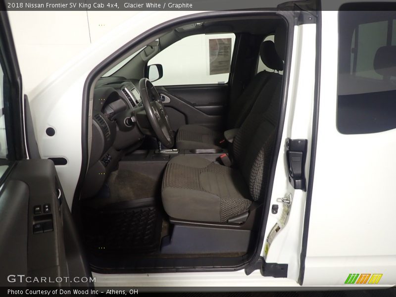 Glacier White / Graphite 2018 Nissan Frontier SV King Cab 4x4