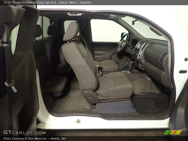 Glacier White / Graphite 2018 Nissan Frontier SV King Cab 4x4
